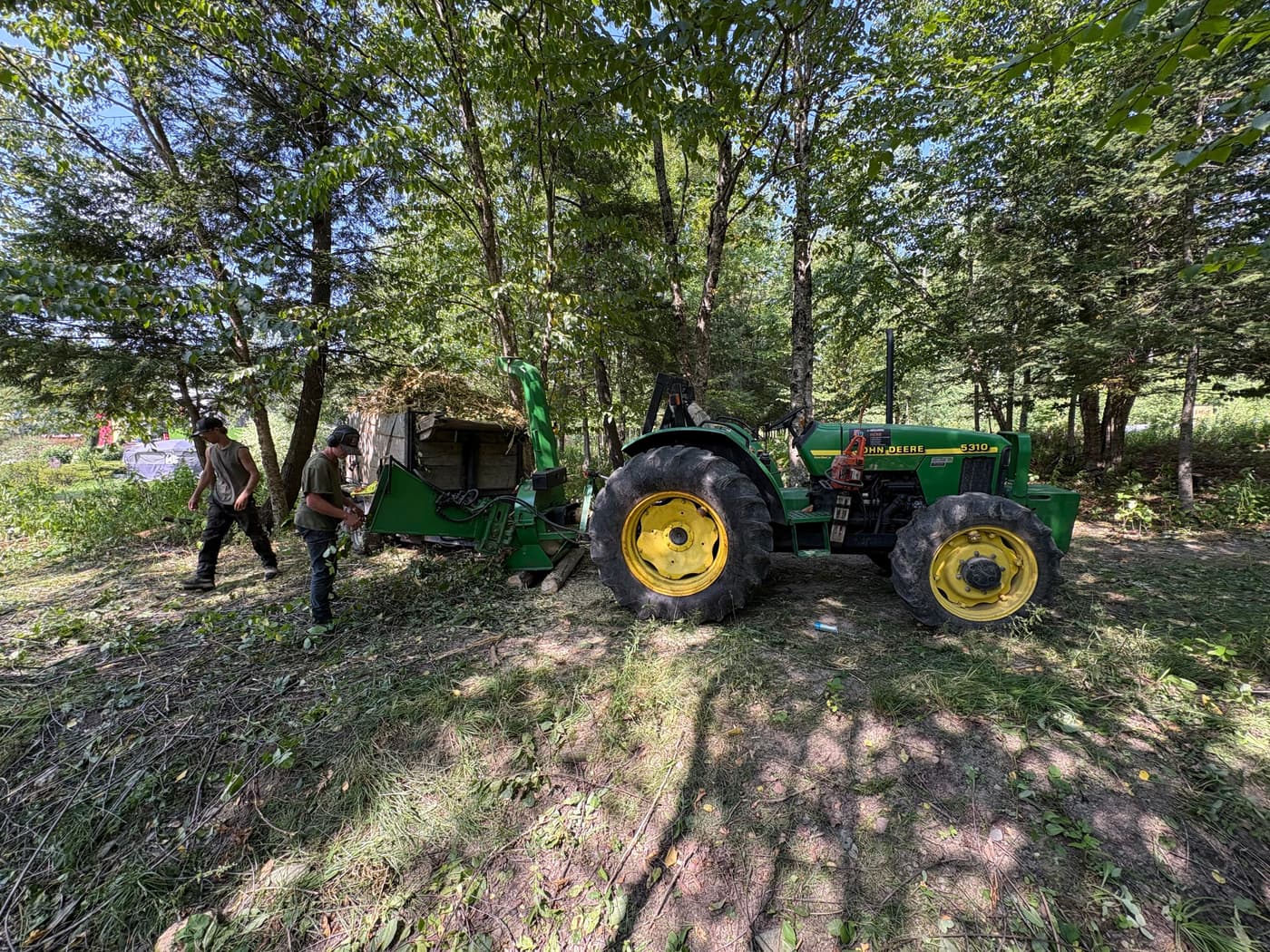 Déboisement et chippage de branches à Sherbrooke